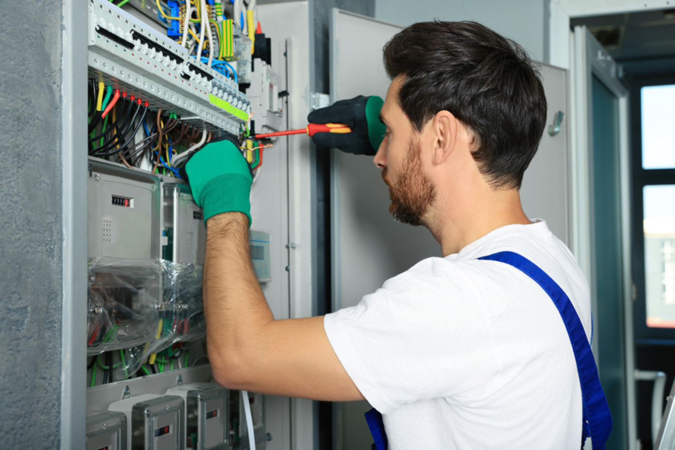 Nieder­spannungs­anlagen bei Elektro Ott GmbH in Maitenbeth